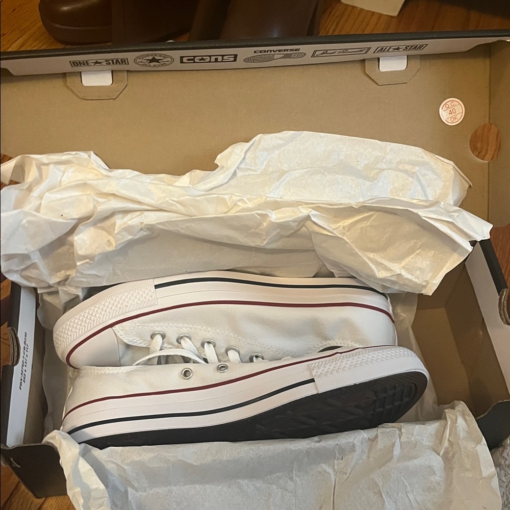 NIB Converse Chuck Taylor All Star Ox canvas sneakers in white - Picture 2 of 9